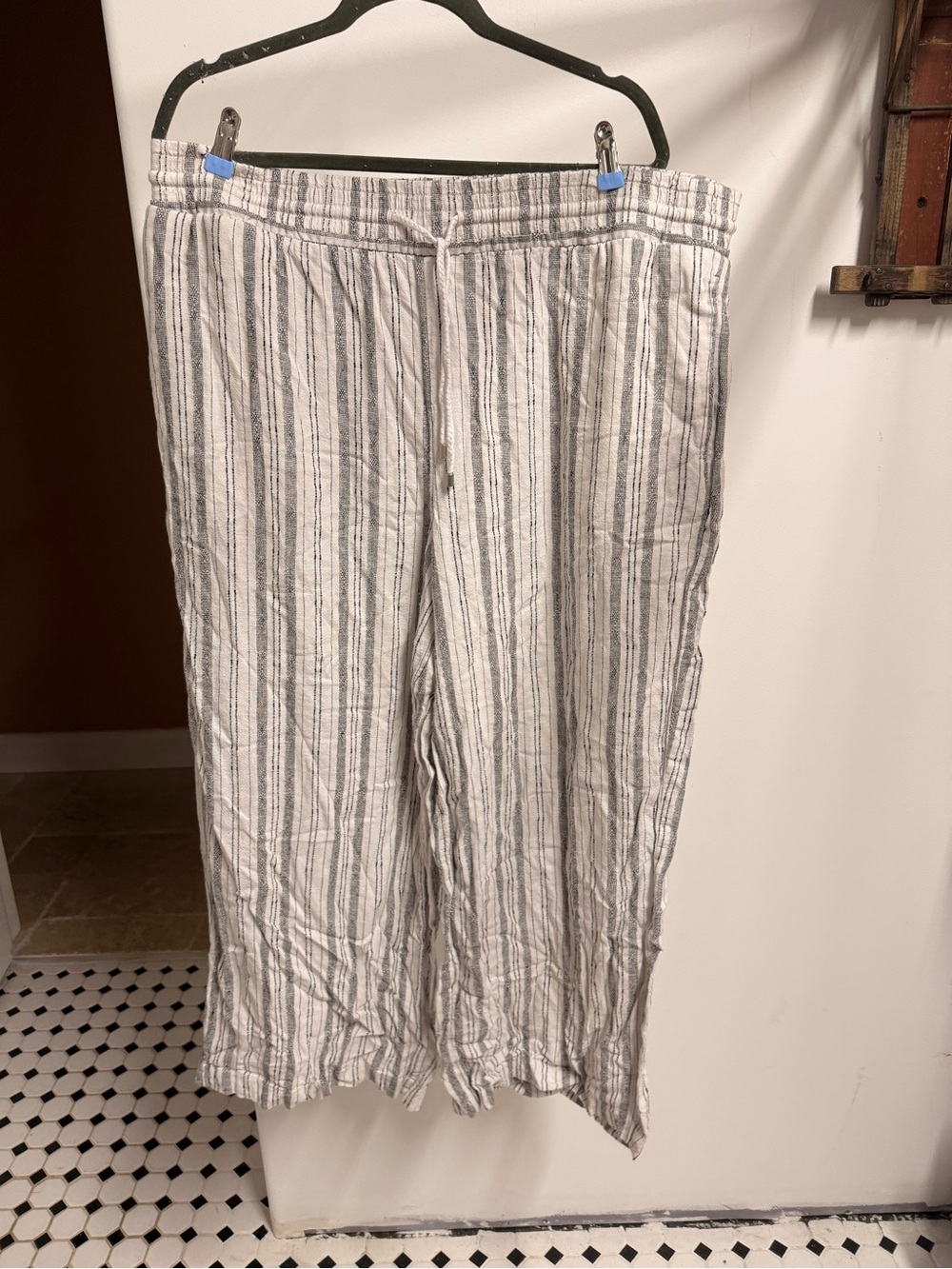 Time and Tru Womens White and Gray Striped wide leg Pants